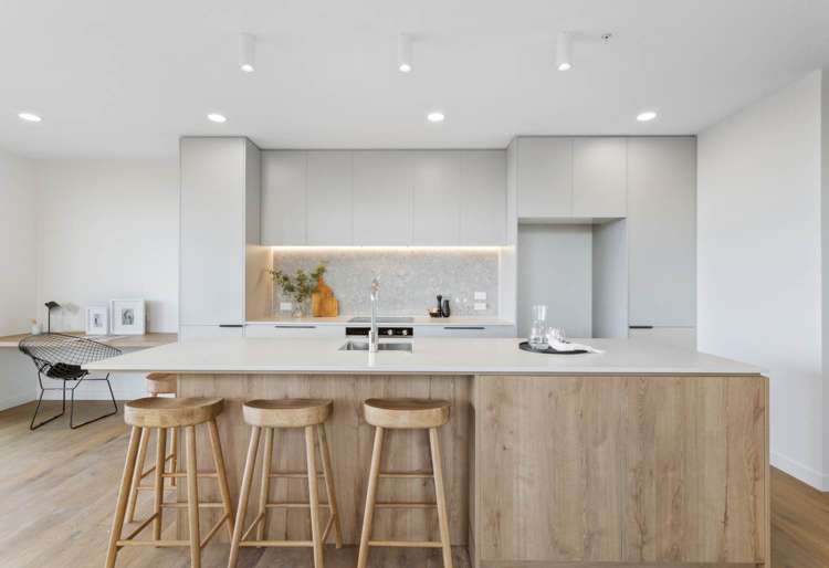 108/2 Grahame Breed Drive Three Kings_8