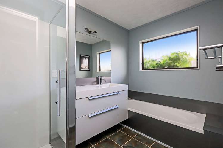 8 Webb Place Taradale_11