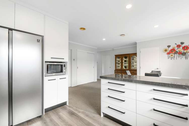 75 Basley Road Owhata_9