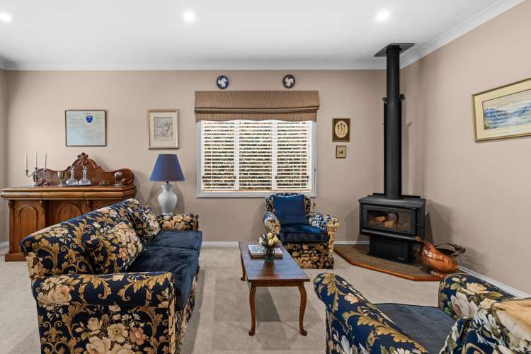 13 Heynes Place Clive_9