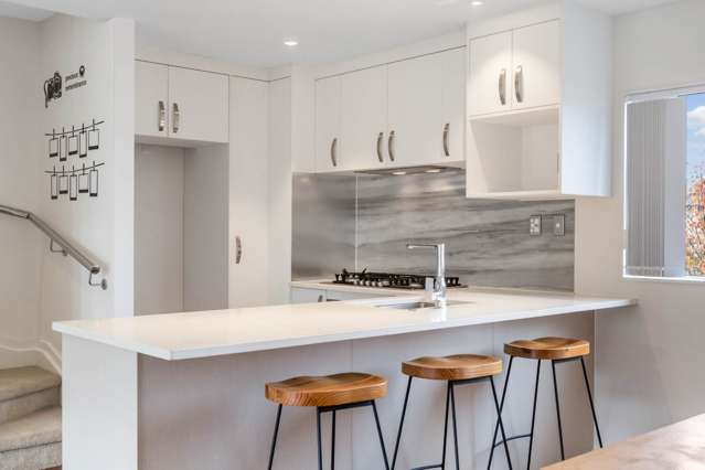 73 Bordeaux Parade Te Atatu South_3