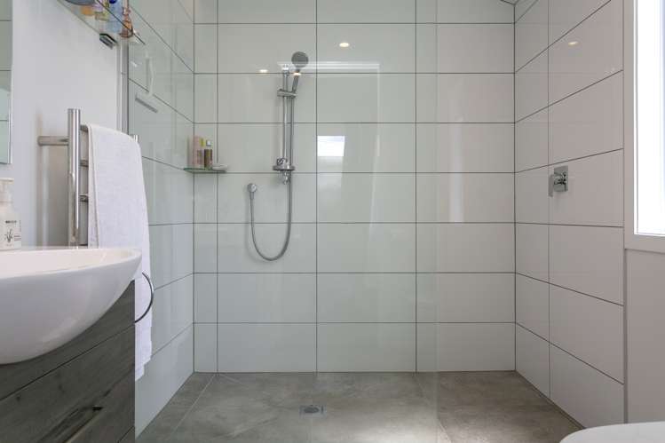 6 Maison Way Rangatira Park_10