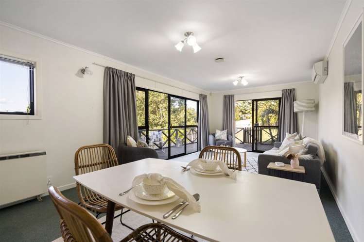 67 McLeod Road Te Atatu South_6