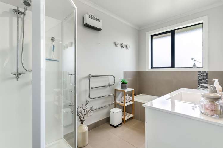 65 Racecourse Road Winton_17