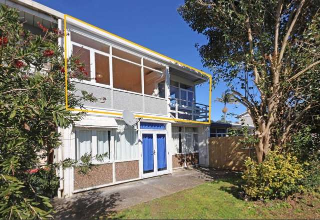 Stylish 2-Bedroom Unit with Study in the Heart of Onehunga