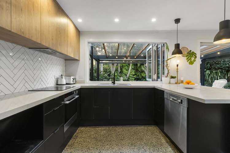2/14 Surville Place Mairangi Bay_5