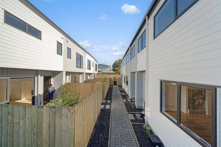 8/12 Clendon Place Manurewa_29