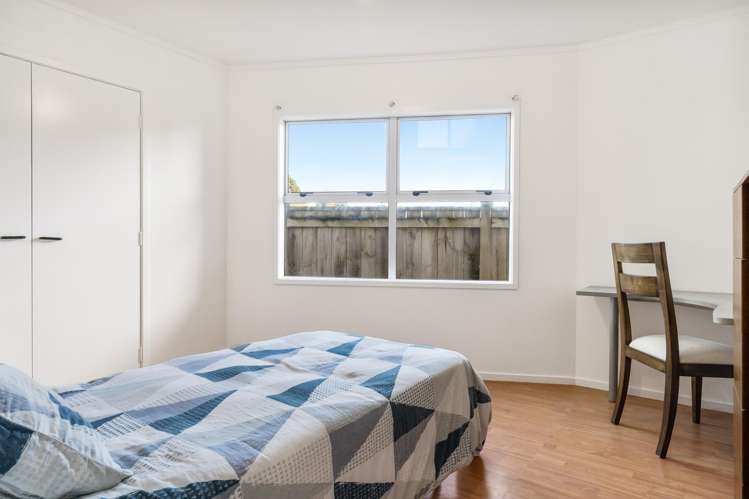 8 Montmere Avenue Te Atatu Peninsula_11