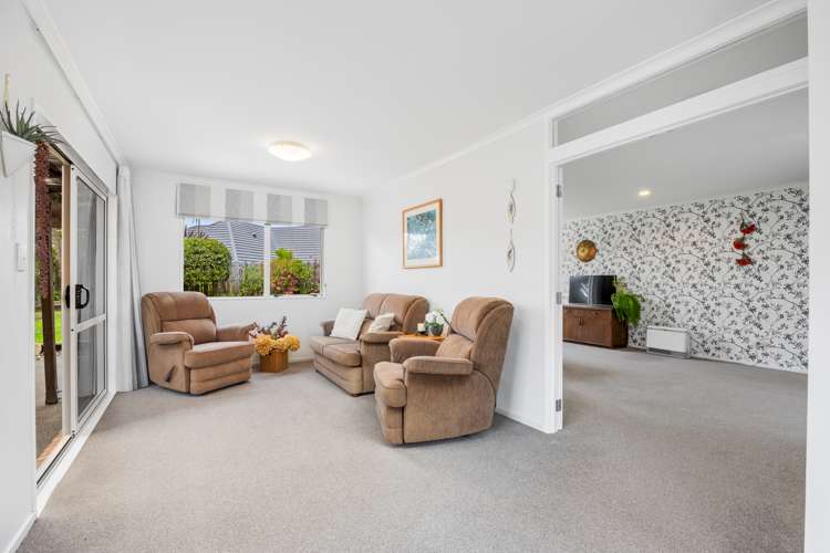 35 Rivervale Grove Stanmore Bay_12