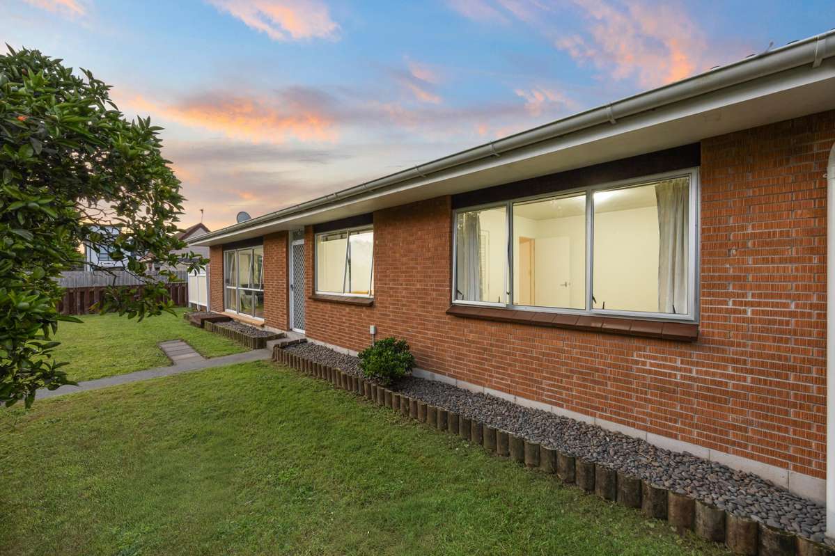 1&2/110 Celtic Crescent_4