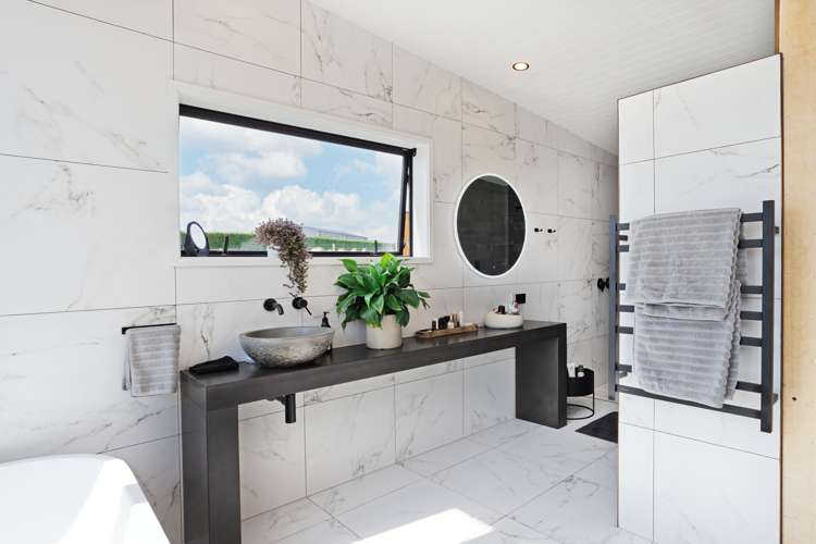 68 Sunrise Drive Seaward Bush_19