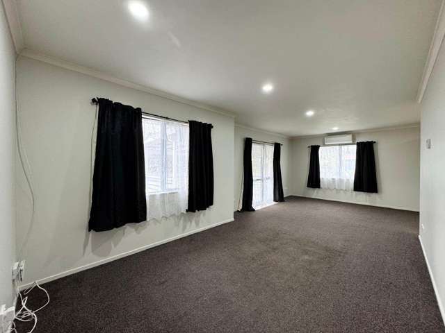 8B White Road Manurewa_1