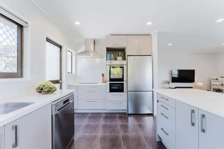 7 John Dee Crescent Red Beach_6