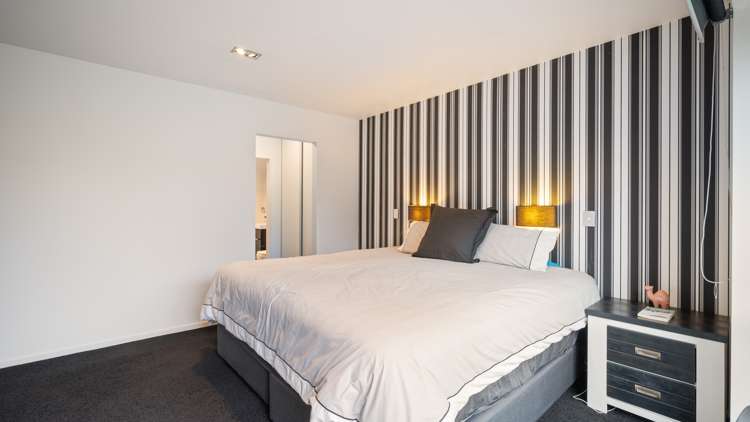 15 Strathmore Gardens Burwood_13