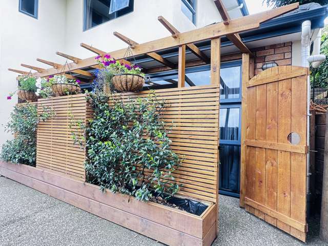 One Bedroom Flat in Albany