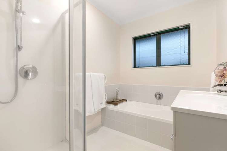 55 Basley Road Owhata_15