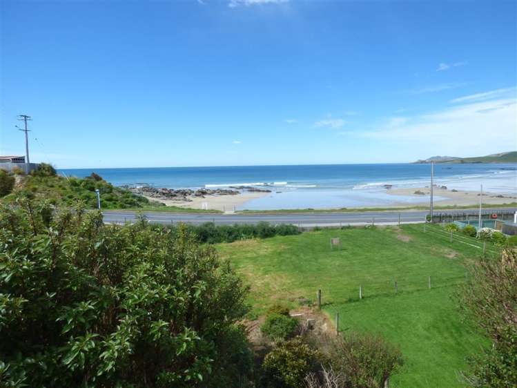 1 Rata Street Kaka Point_11