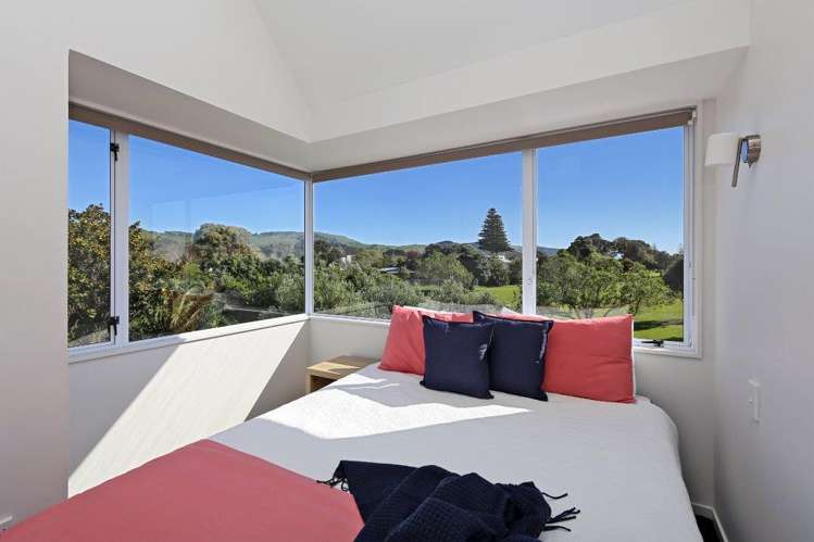 2/8 Gilray Place Waimarama_9