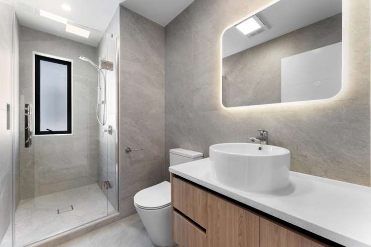 8D Rowan Terrace Te Atatu South_11