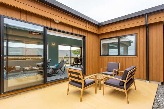 16 Red Beech Avenue Woodridge_3