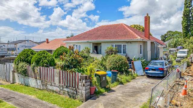 Mortgagee frenzy: Bargain-hunters push price of South Auckland home to $1.2m