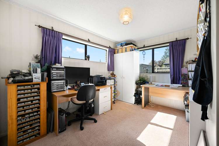 14 Colstone Street Glenview_16