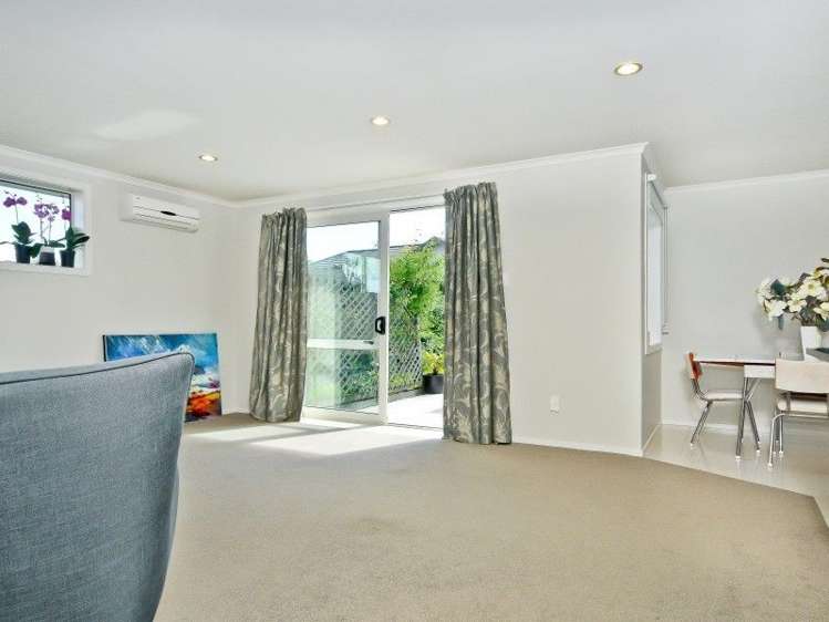 9 Cabourne Drive Glenview_11