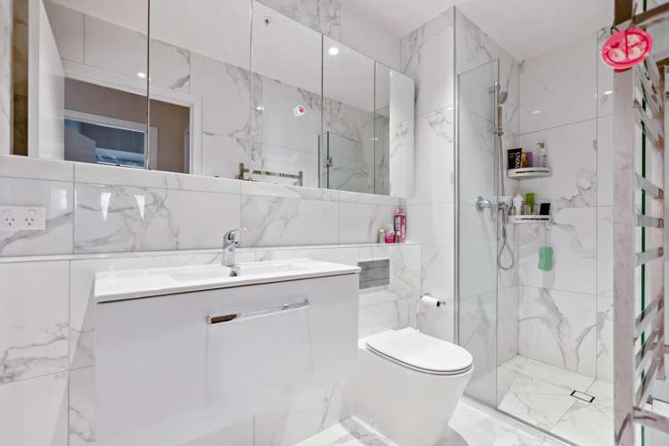 204/41 Beach Road_5