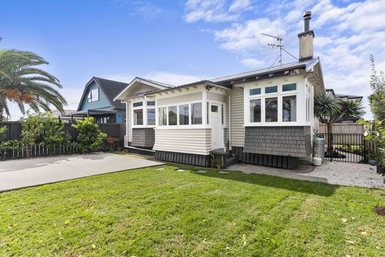 2 Waterview Road Favona_15