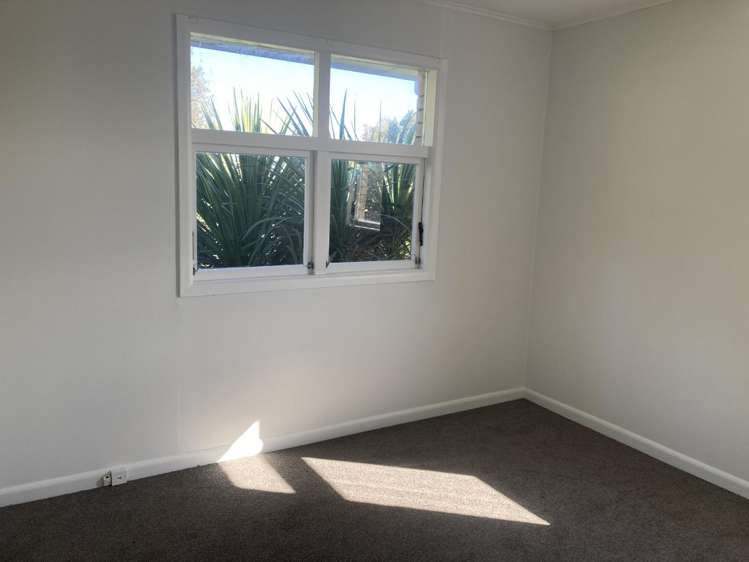 60 Flynn Road 1076_7