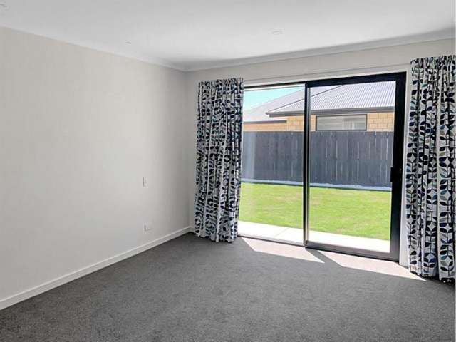 44 Geoff Geering Dr Netherby_4