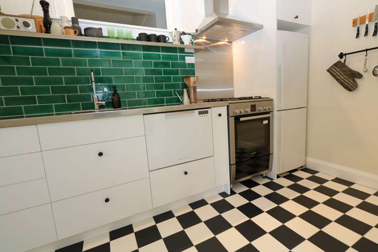 18 Clifton Avenue Carterton_18