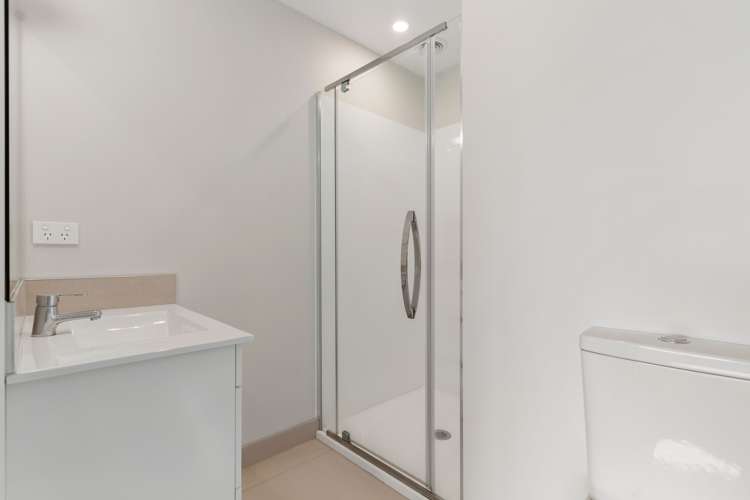 2/23 Wellington Street Papakura_11