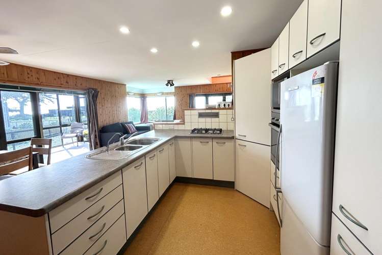 1251 East Coast Road Whakatiwai_6