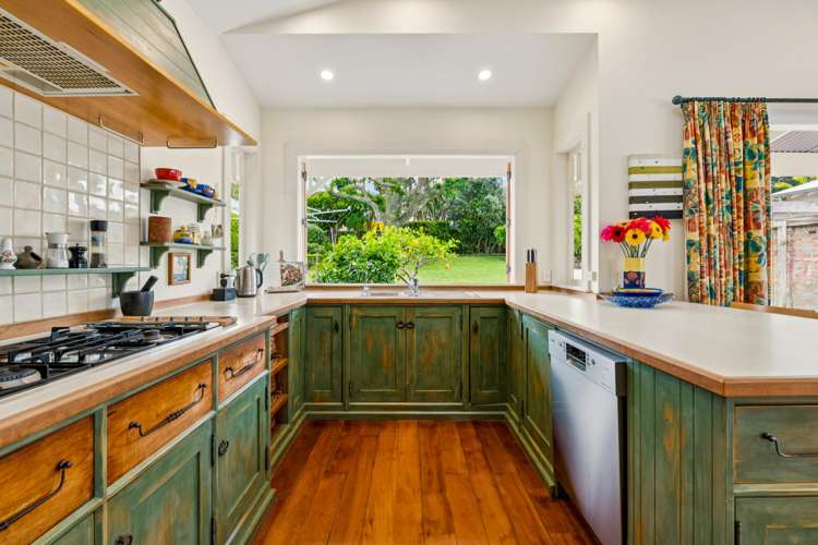 6 Seabreeze Road Narrow Neck_8