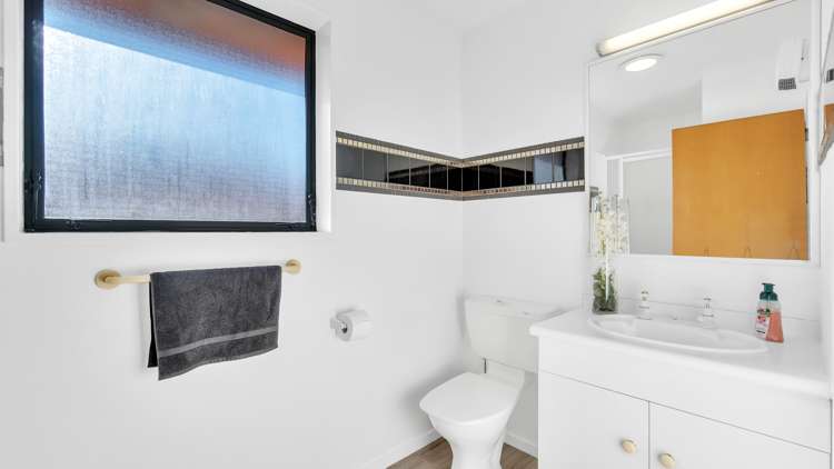 2/100c Tilford Street Woolston_8