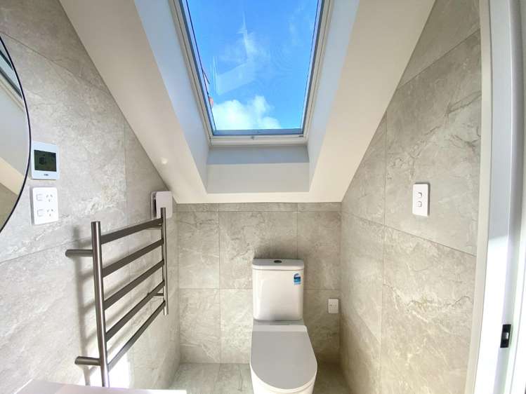 12B Tenterden Ave 1728_23