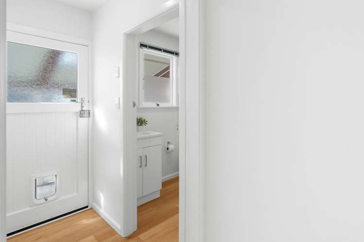 56 Woodbury Street Russley_8