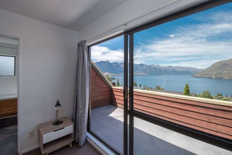 60a Wynyard Crescent Fernhill/Sunshine Bay_12