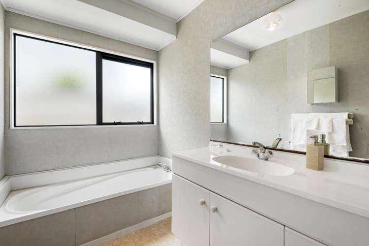 2/18 Altair Place Windsor Park_18