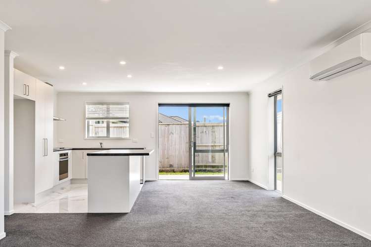 12 Saint Michael Crescent One Tree Point_32