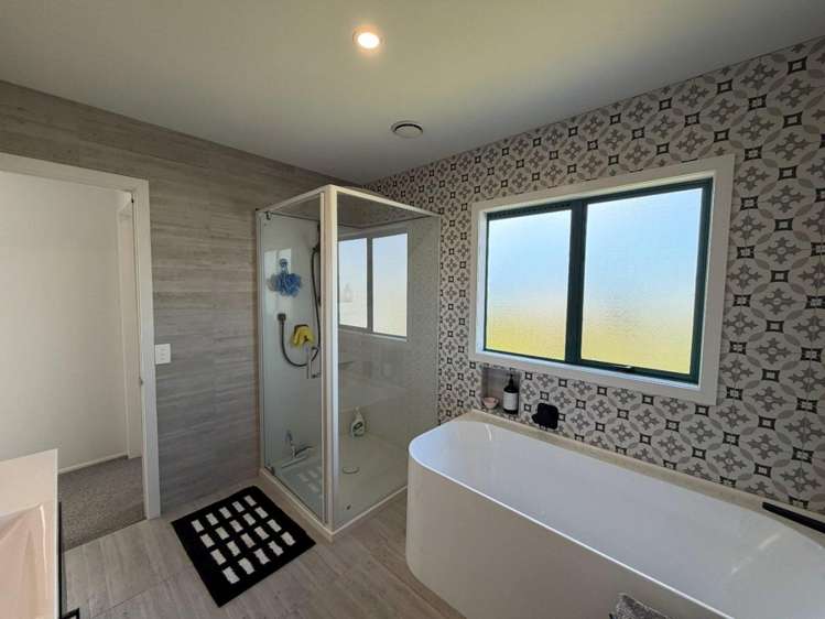 20 Sunrise Avenue 11229_17