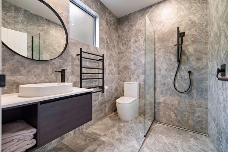 2B Vancouver Drive Queenstown_13