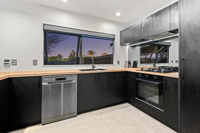 15 Blairgowrie Place Rototuna North_4