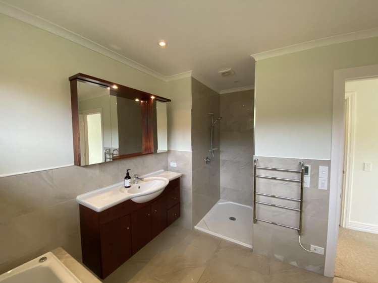 525 Muritai Road (House) 10600_11