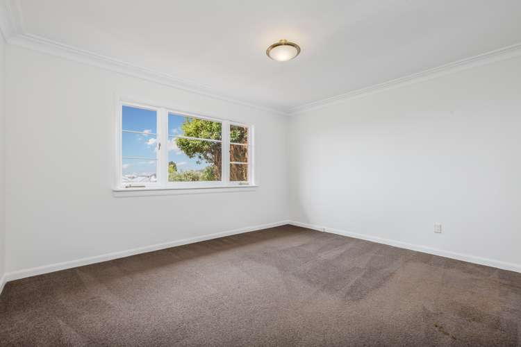 5 Riverview Road New Lynn_12