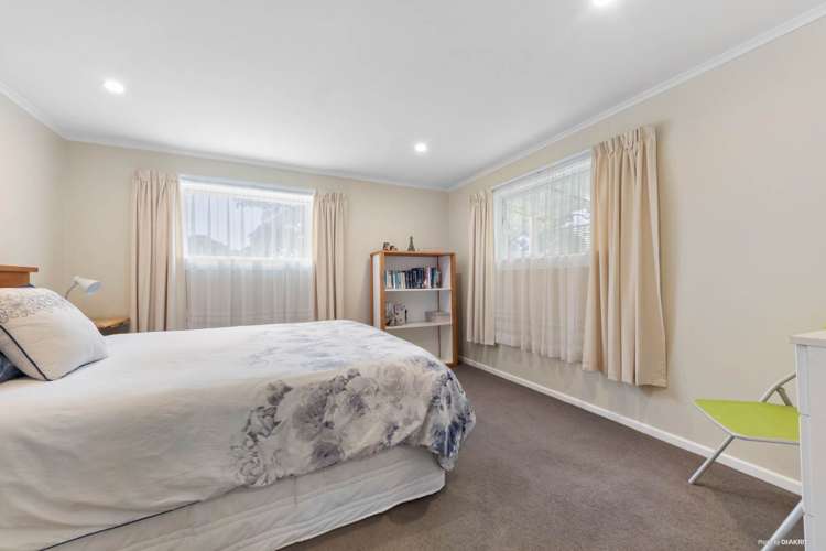 188 Royal Road Massey_10