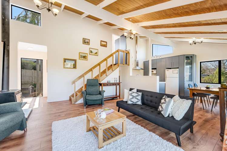 10 Oliver Twist Avenue Mellons Bay_8