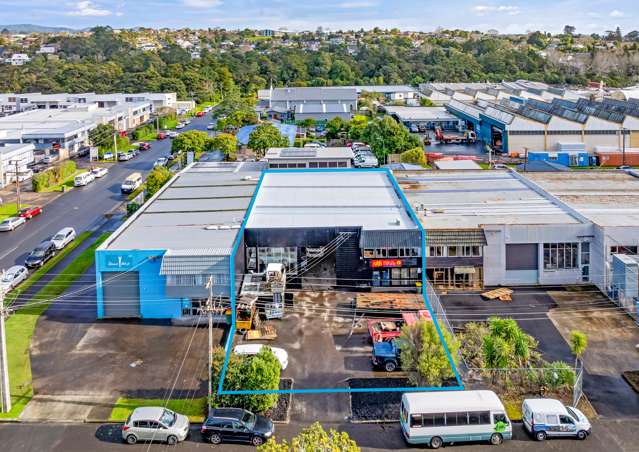 Freehold industrial unit in Henderson