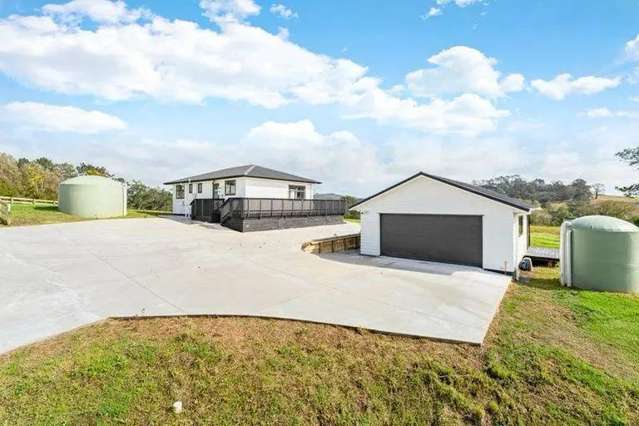 Versatile Living on 1.11 Hectares - Two Dwellings + Sleepout